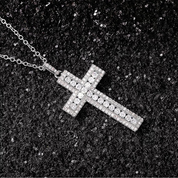 New Luxury 925 Silver Beautiful Cross Diamond Necklace - Picture 4 of 9